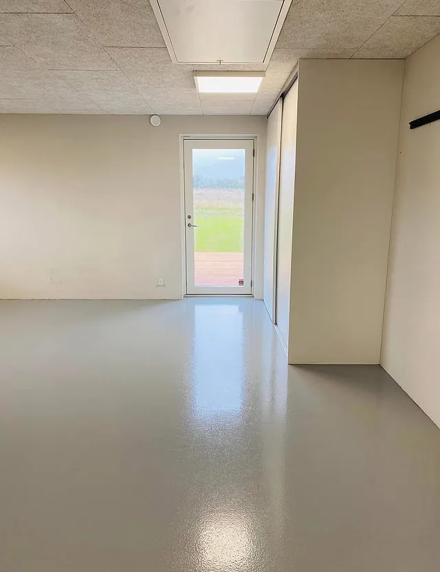RAL 7042 i garage 