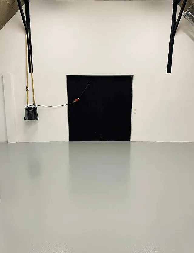 RAL 7042 i garage 